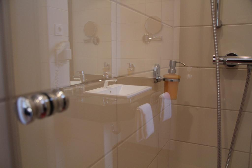 ברמרהבן Adena Hotel מראה חיצוני תמונה
