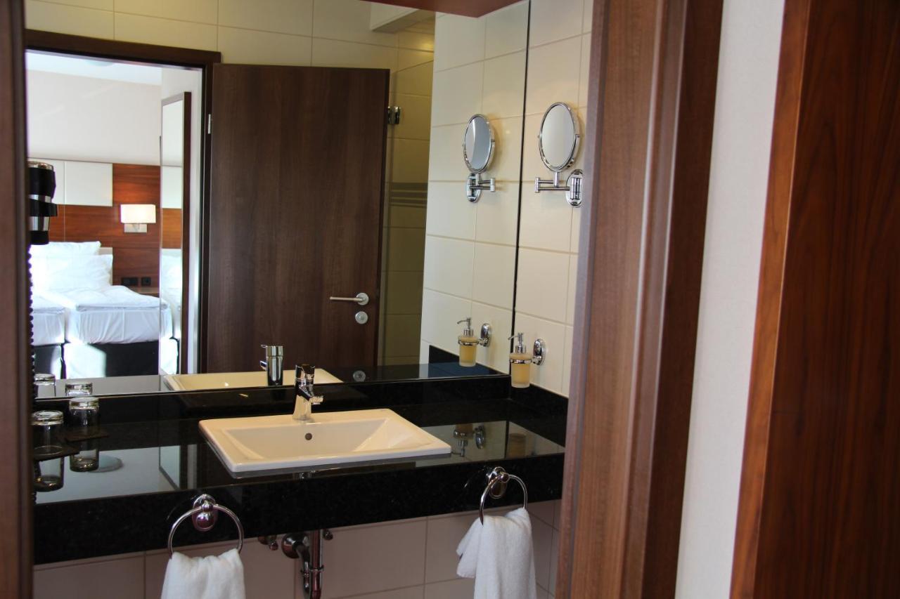ברמרהבן Adena Hotel מראה חיצוני תמונה