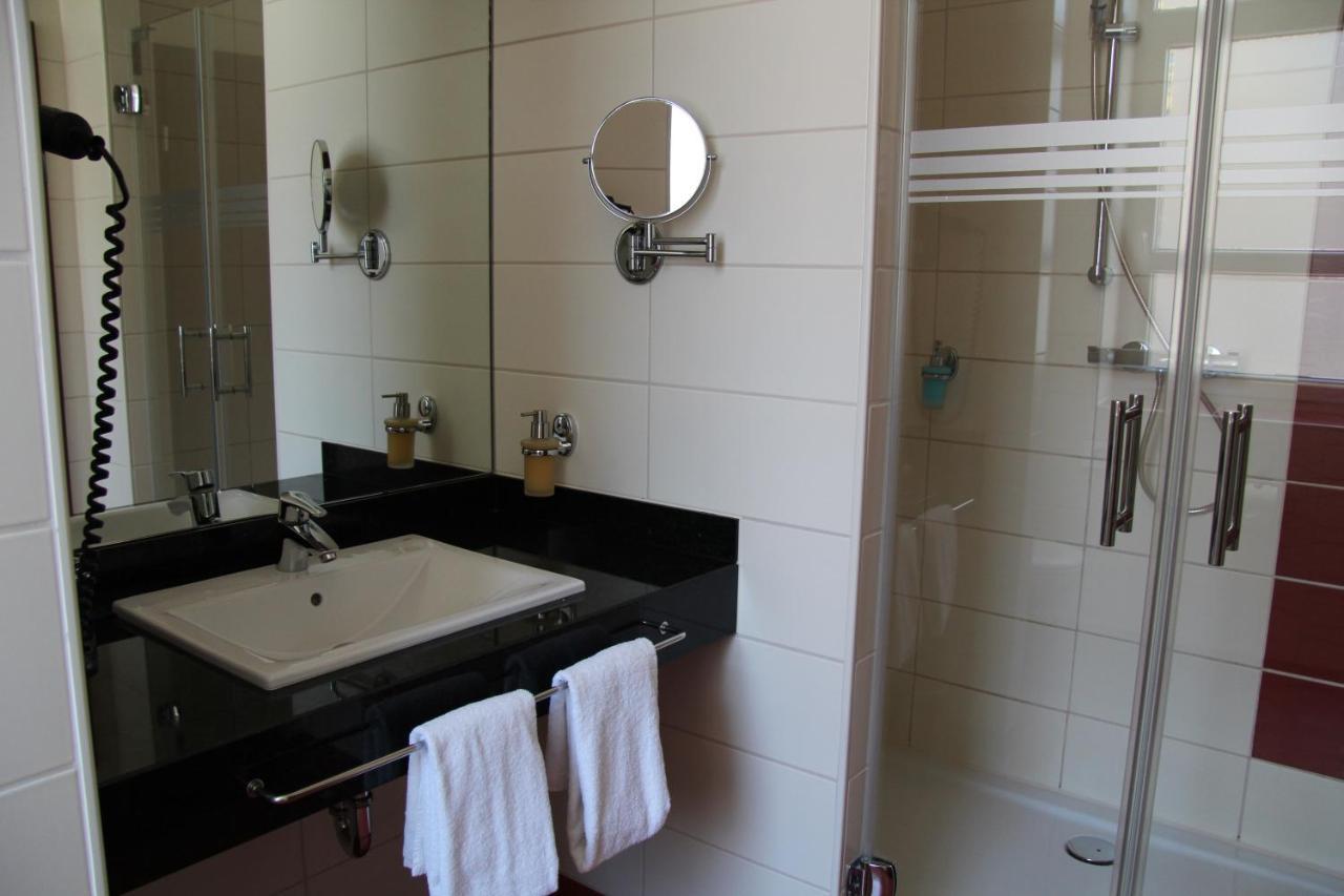 ברמרהבן Adena Hotel מראה חיצוני תמונה